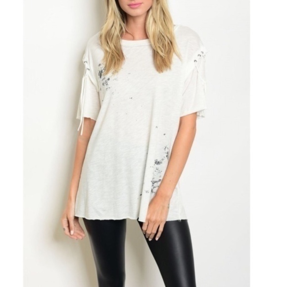 IVORY CHARCOAL DISTRESSED TEE